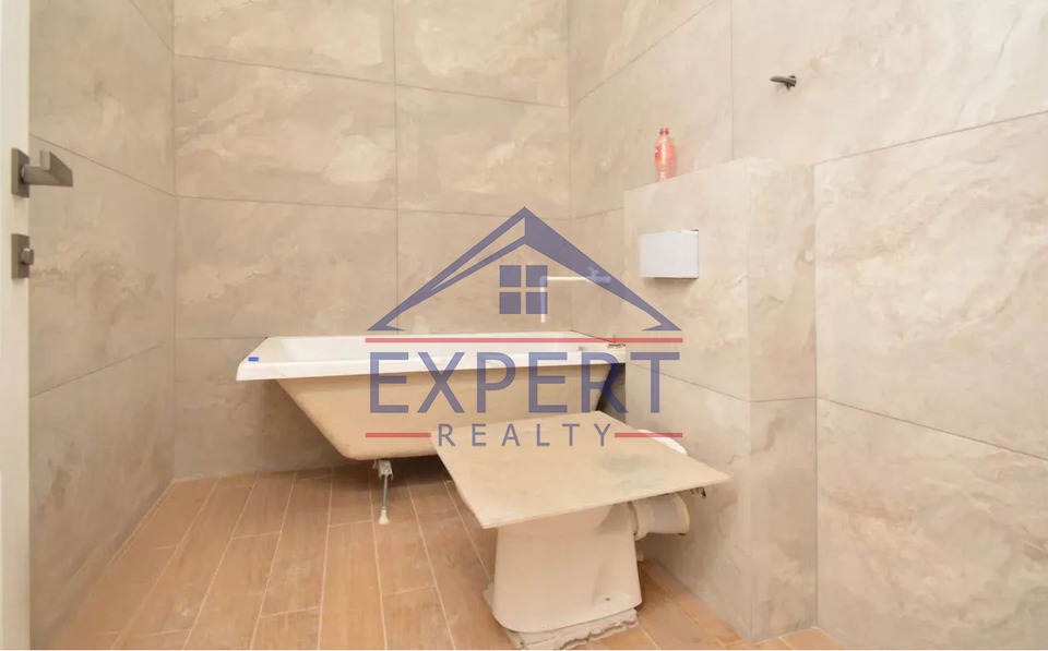 ԿԵՆՏՐՈՆ, ՉԱՐԵՆՑԻ ՓՈՂՈՑ, 3 ՍԵՆՅԱԿ