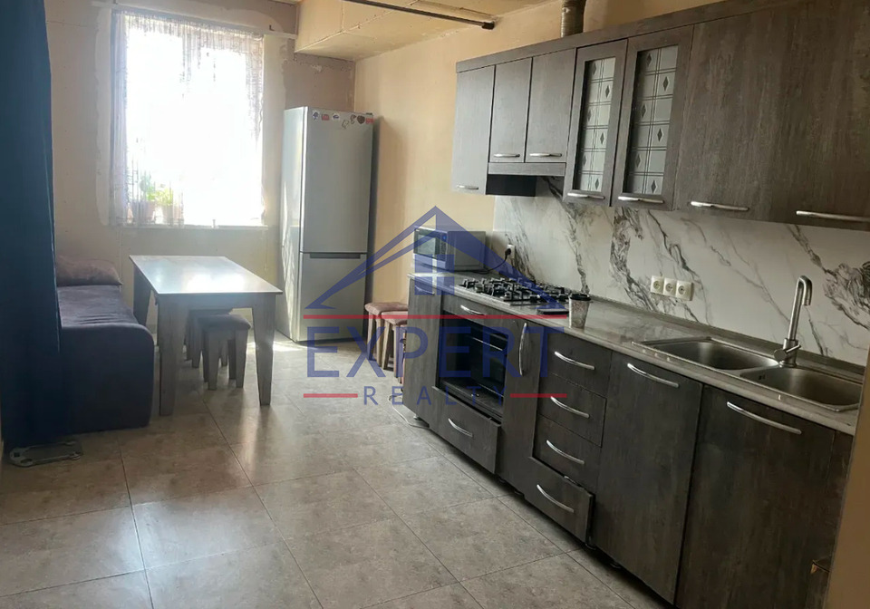 ԷՐԵԲՈՒՆԻ, ԳՈՒՐԳԵՆ ՄԱՀԱՐԻ ՓՈՂՈՑ, 4 ՍԵՆՅԱԿ