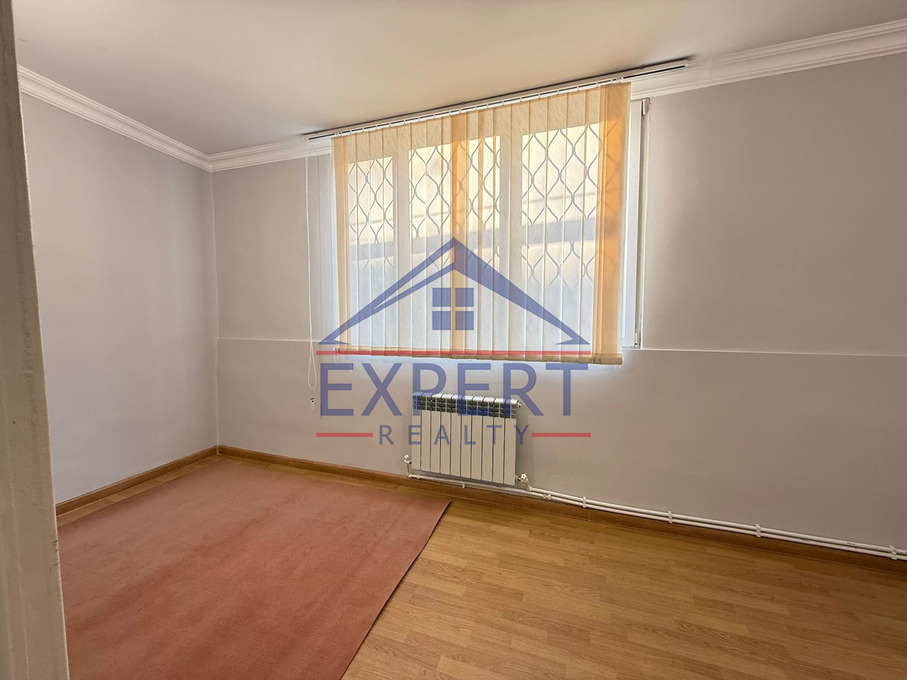 ԿԵՆՏՐՈՆ, ՄԱՇՏՈՑԻ ՊՈՂՈՏԱ, 2 ՍԵՆՅԱԿ