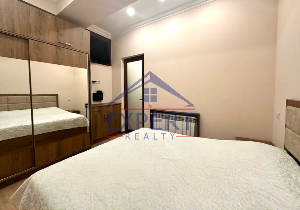 ԿԵՆՏՐՈՆ, ԵԿՄԱԼՅԱՆ ՓՈՂՈՑ, 3 ՍԵՆՅԱԿ