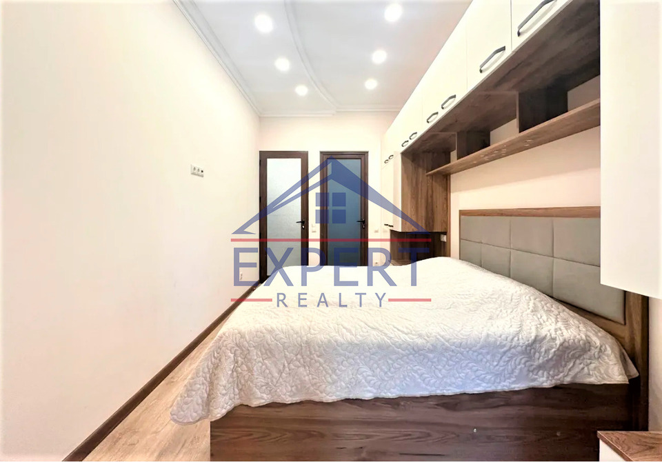 ԿԵՆՏՐՈՆ, ԵԿՄԱԼՅԱՆ ՓՈՂՈՑ, 3 ՍԵՆՅԱԿ