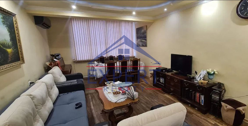 ԷՐԵԲՈՒՆԻ, ԱԹՈՅԱՆ ՓՈՂՈՑ, 2 ՍԵՆՅԱԿ