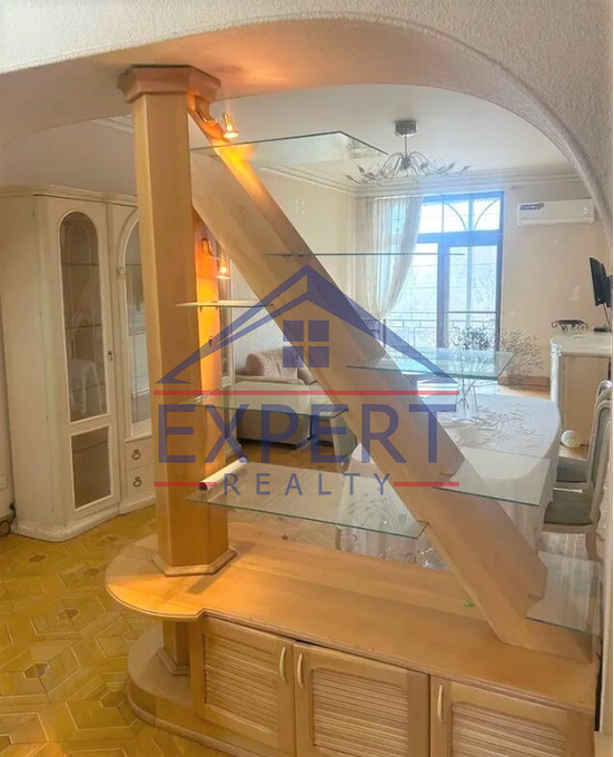 ԿԵՆՏՐՈՆ, ԶԱՔՅԱՆ ՓՈՂՈՑ, 3 ՍԵՆՅԱԿ