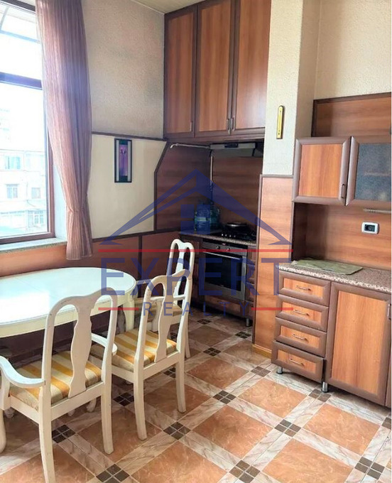 ԿԵՆՏՐՈՆ, ԶԱՔՅԱՆ ՓՈՂՈՑ, 3 ՍԵՆՅԱԿ