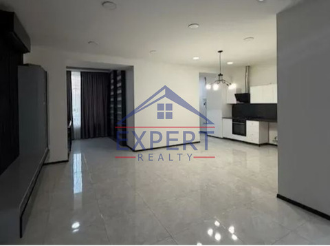 ԿԵՆՏՐՈՆ, ՆԱԼԲԱՆԴՅԱՆ ՓՈՂՈՑ, 3ՍԵՆՅԱԿ