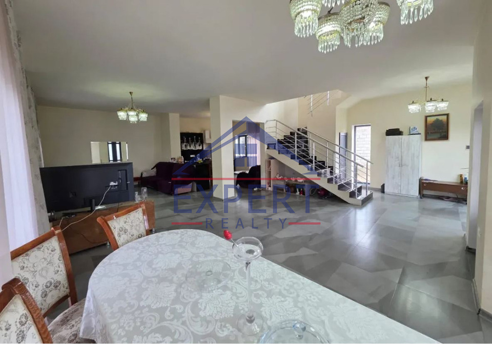 ԱՎԱՆ-ԱՌԻՆՋ, ՊԱՐՈՒՅՐ ՍԵՎԱԿ ԹԱՂԱՄԱՍ, 4 ՍԵՆՅԱԿ