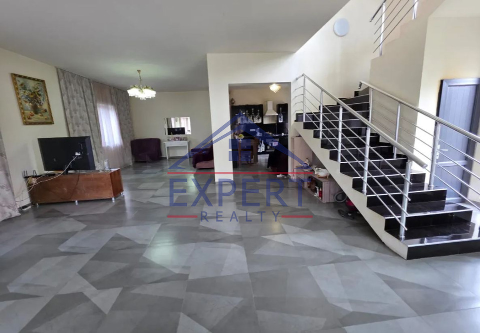 ԱՎԱՆ-ԱՌԻՆՋ, ՊԱՐՈՒՅՐ ՍԵՎԱԿ ԹԱՂԱՄԱՍ, 4 ՍԵՆՅԱԿ