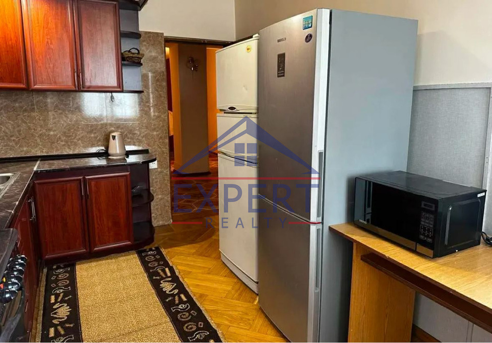 ԿԵՆՏՐՈՆ, ՊԱՐՈՆՅԱՆ ՓՈՂՈՑ, 3 ՍԵՆՅԱԿ