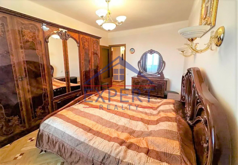 ԿԵՆՏՐՈՆ, ՊԱՐՈՆՅԱՆ ՓՈՂՈՑ, 3 ՍԵՆՅԱԿ