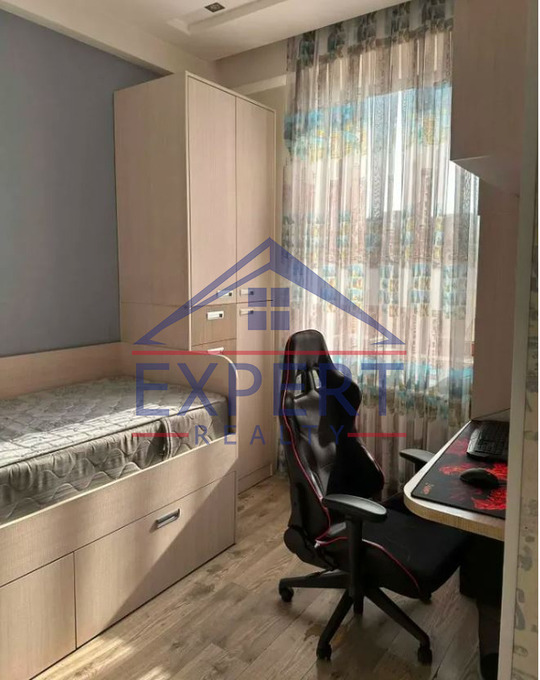 ԿԵՆՏՐՈՆ, ԼԵՌ ԿԱՄՍԱՐ, 4 ՍԵՆՅԱԿ