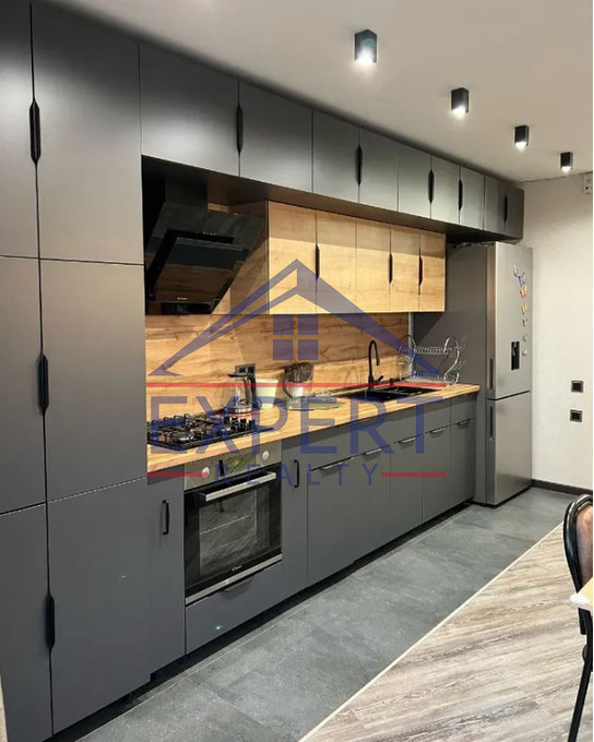 ԿԵՆՏՐՈՆ, ԵՐՎԱՆԴ ՔՈՉԱՐ, 3 ՍԵՆՅԱԿ