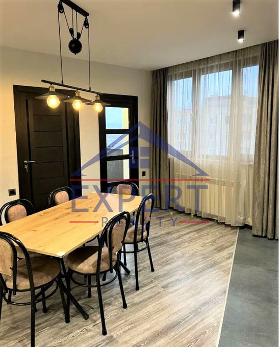 ԿԵՆՏՐՈՆ, ԵՐՎԱՆԴ ՔՈՉԱՐ, 3 ՍԵՆՅԱԿ