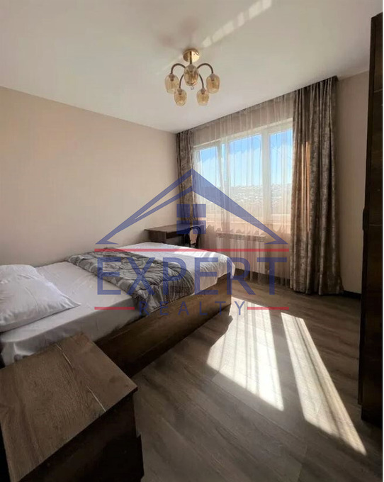 ԿԵՆՏՐՈՆ, ԵՐՎԱՆԴ ՔՈՉԱՐ, 3 ՍԵՆՅԱԿ