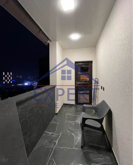 ԿԵՆՏՐՈՆ, ԵՐՎԱՆԴ ՔՈՉԱՐ, 3 ՍԵՆՅԱԿ