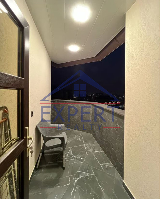 ԿԵՆՏՐՈՆ, ԵՐՎԱՆԴ ՔՈՉԱՐ, 3 ՍԵՆՅԱԿ