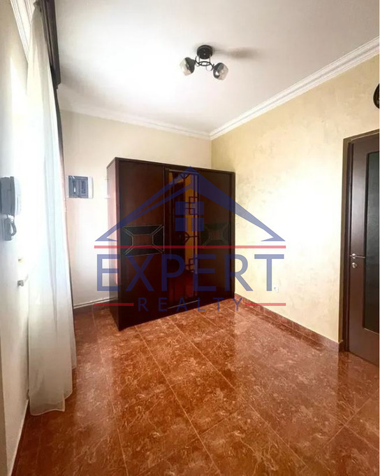 ԱՎԱՆ, ԽԱՉԱՏՈՒՐ ԱԲՈՎՅԱՆ ՓՈՂՈՑ, 6 ՍԵՆՅԱԿ