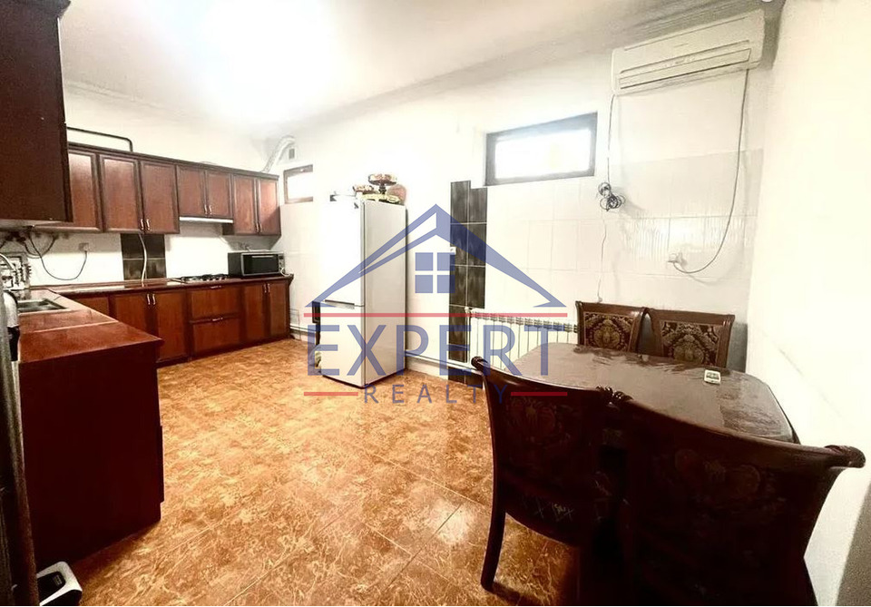 ԱՎԱՆ, ԽԱՉԱՏՈՒՐ ԱԲՈՎՅԱՆ ՓՈՂՈՑ, 6 ՍԵՆՅԱԿ