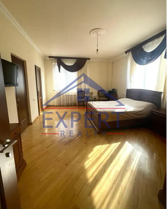 ԱՎԱՆ, ԽԱՉԱՏՈՒՐ ԱԲՈՎՅԱՆ ՓՈՂՈՑ, 6 ՍԵՆՅԱԿ