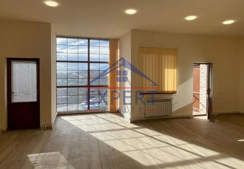 ԿԵՆՏՐՈՆ, ԾՈՎԱԿԱԼ ԻՍԱԿՈՎ