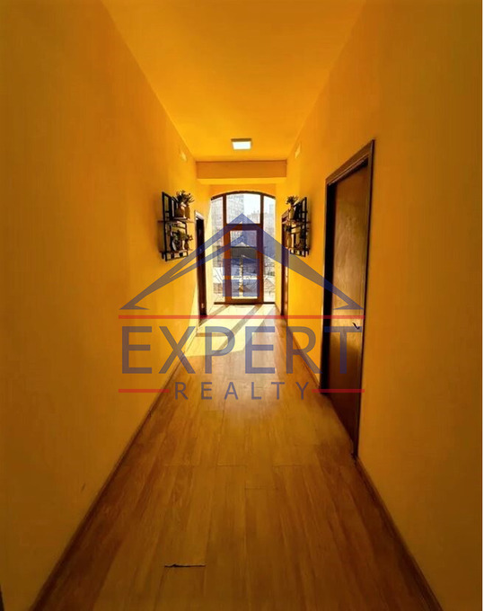 ԿԵՆՏՐՈՆ, ԵՐՎԱՆԴ ՔՈՉԱՐ