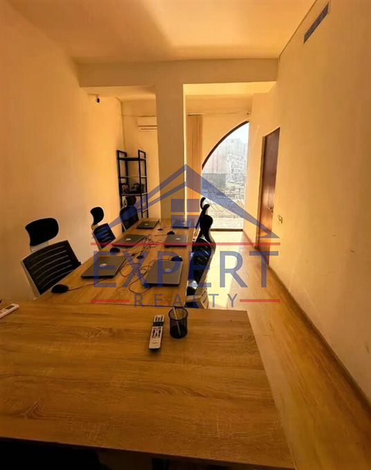 ԿԵՆՏՐՈՆ, ԵՐՎԱՆԴ ՔՈՉԱՐ