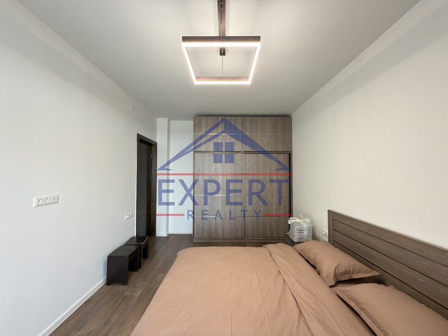 ՔԱՆԱՔԵՌ-ԶԵՅԹՈՒՆ, ՊԱՐՈՒՅՐ ՍԵՎԱԿԻ ՓՈՂՈՑ, 2 ՍԵՆՅԱԿ