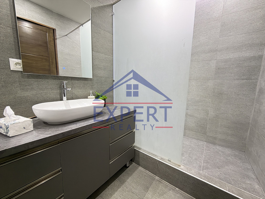 ՔԱՆԱՔԵՌ-ԶԵՅԹՈՒՆ, ՊԱՐՈՒՅՐ ՍԵՎԱԿԻ ՓՈՂՈՑ, 2 ՍԵՆՅԱԿ