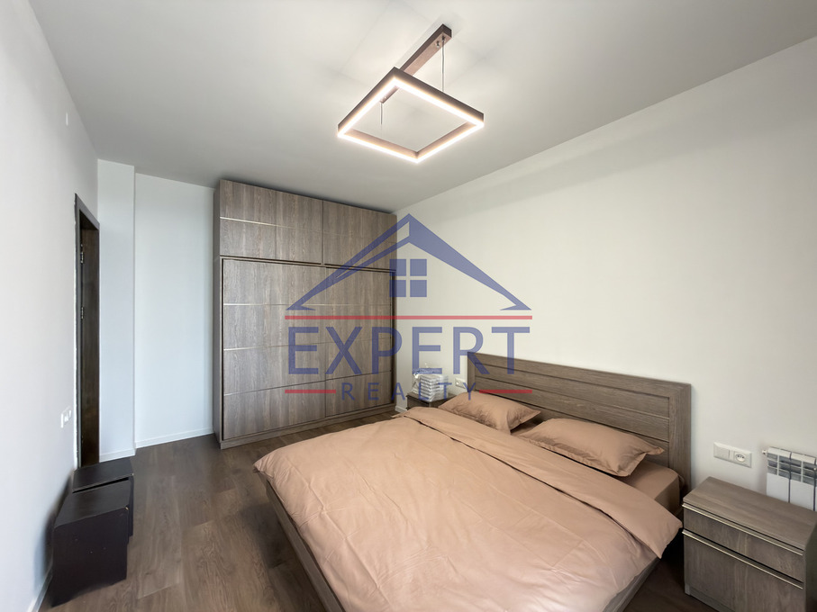 ՔԱՆԱՔԵՌ-ԶԵՅԹՈՒՆ, ՊԱՐՈՒՅՐ ՍԵՎԱԿԻ ՓՈՂՈՑ, 2 ՍԵՆՅԱԿ