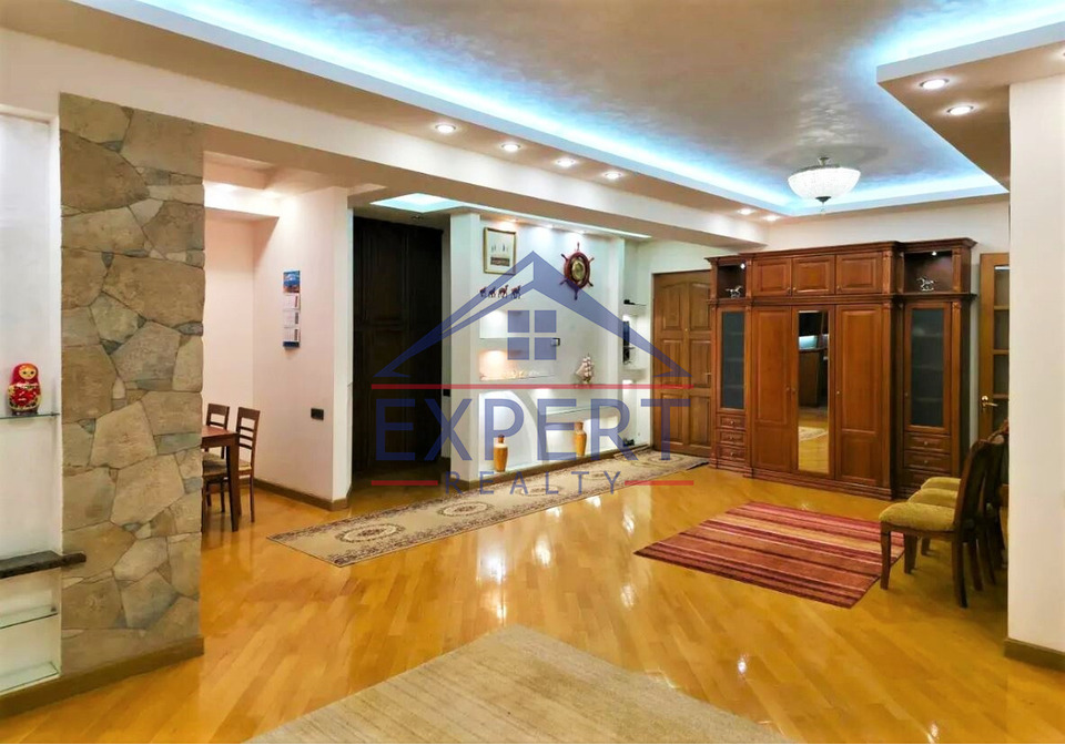 ԿԵՆՏՐՈՆ, ՀՅՈՒՍԻՍԱՅԻՆ ՊՈՂՈՏԱ, 3 ՍԵՆՅԱԿ