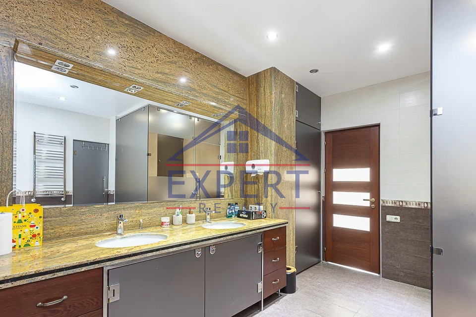 ԿԵՆՏՐՈՆ, ՄՈՍԿՈՎՅԱՆ ՓՈՂՈՑ, 6 ՍԵՆՅԱԿ