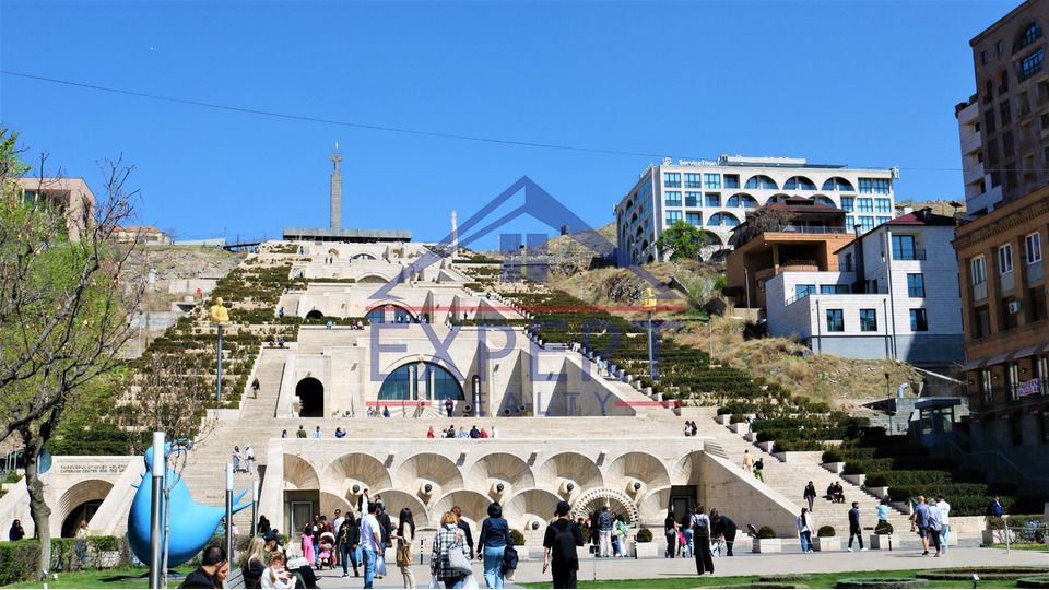 ԿԵՆՏՐՈՆ, ԶԱՐՈԲՅԱՆ ՓՈՂՈՑ, 3 ՍԵՆՅԱԿ