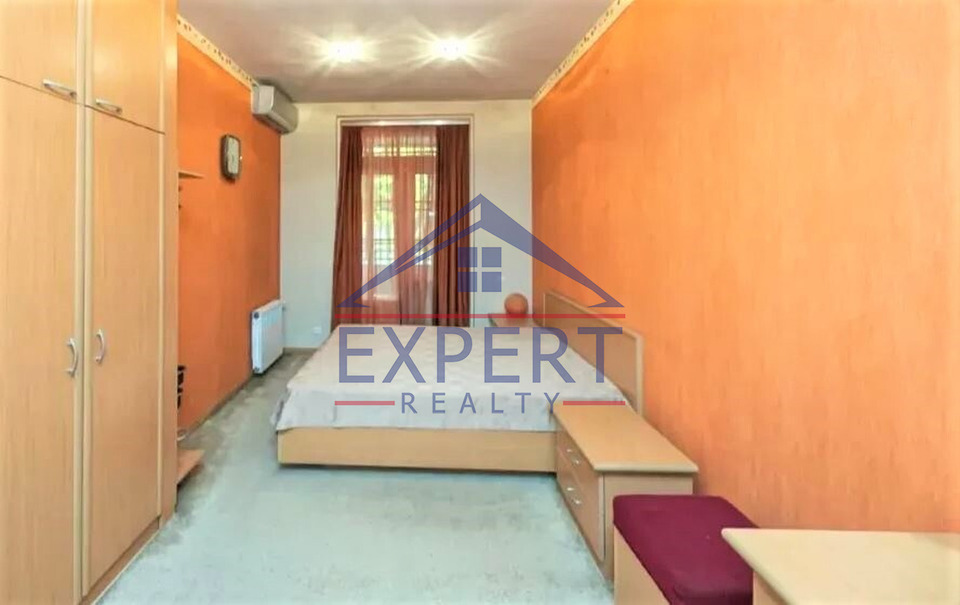 ԿԵՆՏՐՈՆ, ՆԱԼԲԱՆԴՅԱՆ ՓՈՂՈՑ, 6 ՍԵՆՅԱԿ