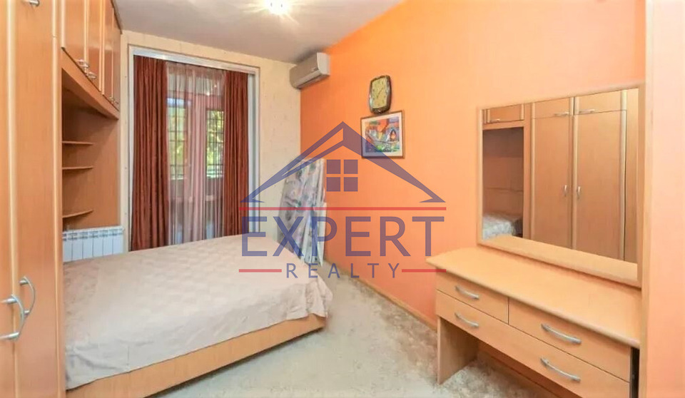 ԿԵՆՏՐՈՆ, ՆԱԼԲԱՆԴՅԱՆ ՓՈՂՈՑ, 6 ՍԵՆՅԱԿ