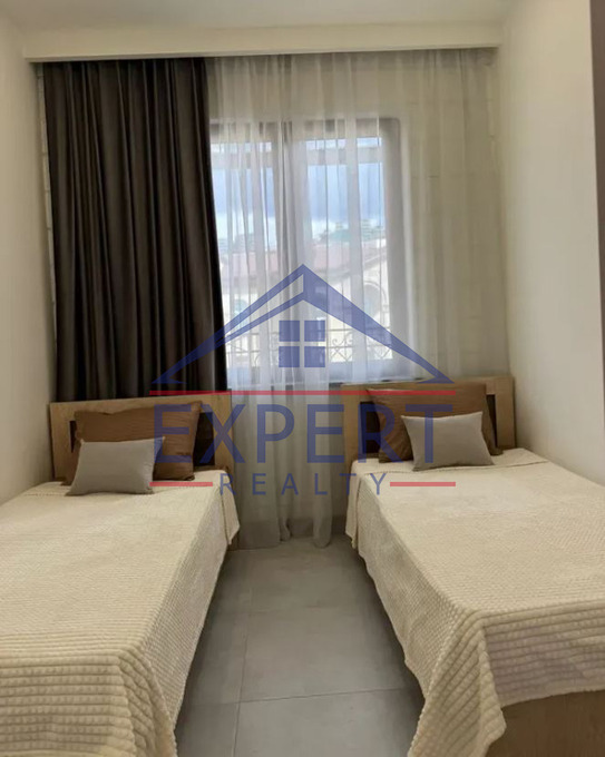 ԿԵՆՏՐՈՆ, ՉԱՐԵՆՑԻ ՓՈՂՈՑ, 2 ՍԵՆՅԱԿ