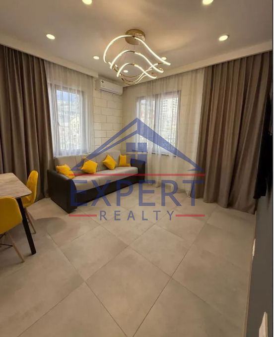 ԿԵՆՏՐՈՆ, ՉԱՐԵՆՑԻ ՓՈՂՈՑ, 2 ՍԵՆՅԱԿ