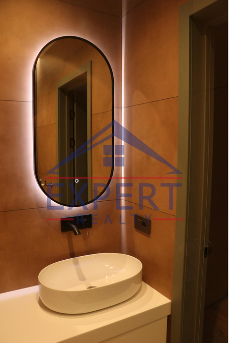 ԿԵՆՏՐՈՆ, ՏԵՐՅԱՆ ՓՈՂՈՑ, 3 ՍԵՆՅԱԿ