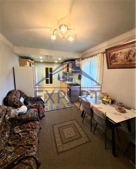 ԱՐԱԲԿԻՐ, ԿՈՄԻՏԱՍԻ ՊՈՂՈՏԱ, 3 ՍԵՆՅԱԿ