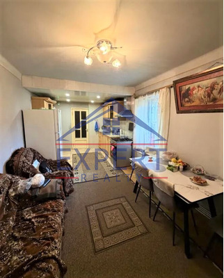 ԱՐԱԲԿԻՐ, ԿՈՄԻՏԱՍԻ ՊՈՂՈՏԱ, 3 ՍԵՆՅԱԿ