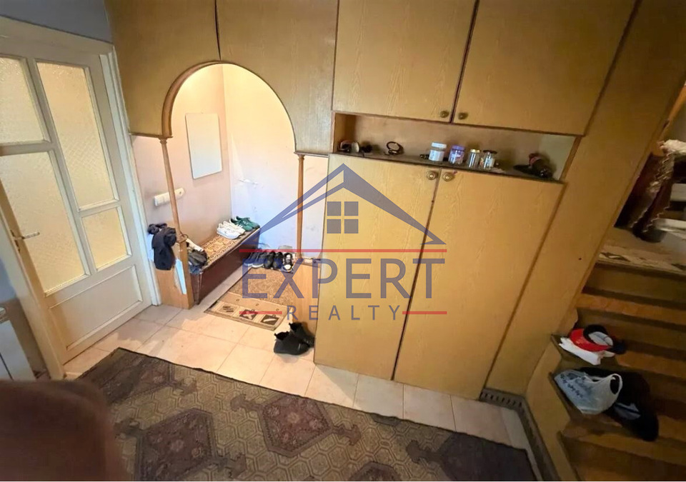 ԱՐԱԲԿԻՐ, ԿՈՄԻՏԱՍԻ ՊՈՂՈՏԱ, 3 ՍԵՆՅԱԿ