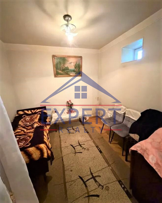 ԱՐԱԲԿԻՐ, ԿՈՄԻՏԱՍԻ ՊՈՂՈՏԱ, 3 ՍԵՆՅԱԿ