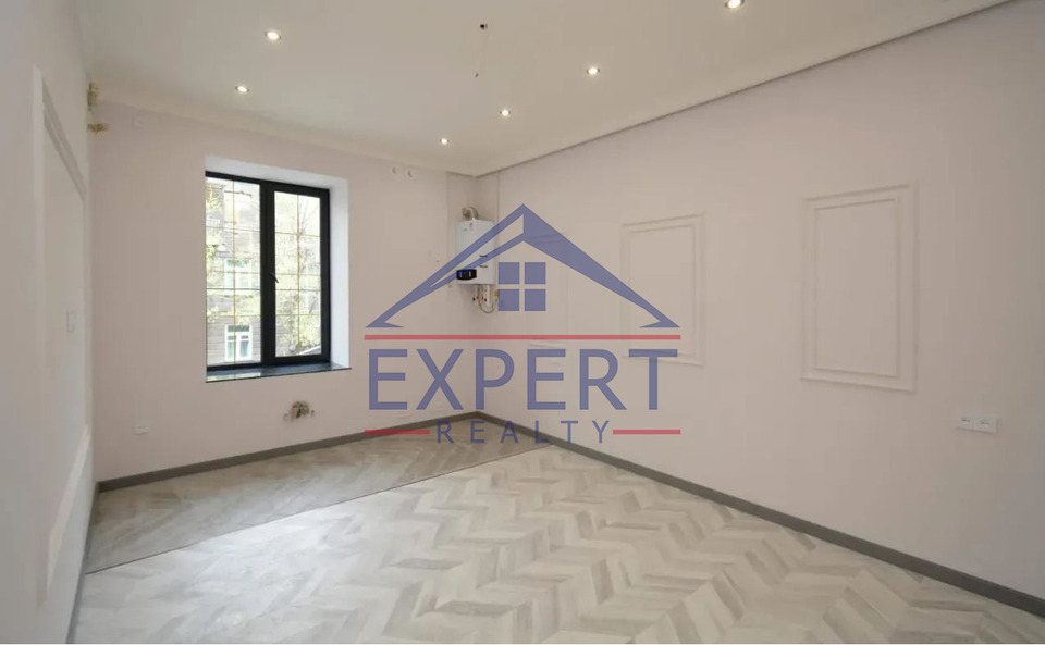 ԿԵՆՏՐՈՆ, ՊԱՐՈՆՅԱՆ ՓՈՂՈՑ, 3 ՍԵՆՅԱԿ