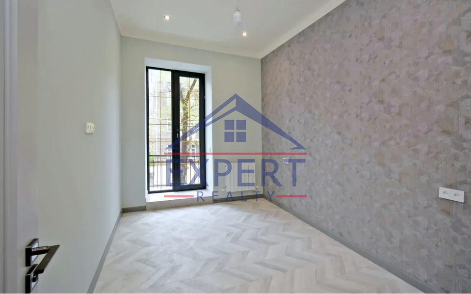 ԿԵՆՏՐՈՆ, ՊԱՐՈՆՅԱՆ ՓՈՂՈՑ, 3 ՍԵՆՅԱԿ