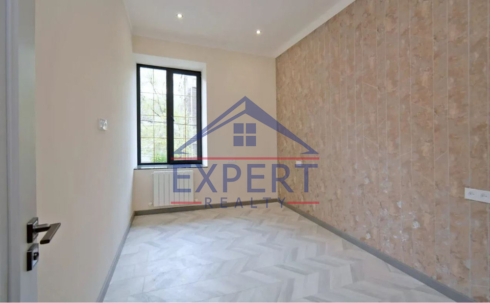 ԿԵՆՏՐՈՆ, ՊԱՐՈՆՅԱՆ ՓՈՂՈՑ, 3 ՍԵՆՅԱԿ