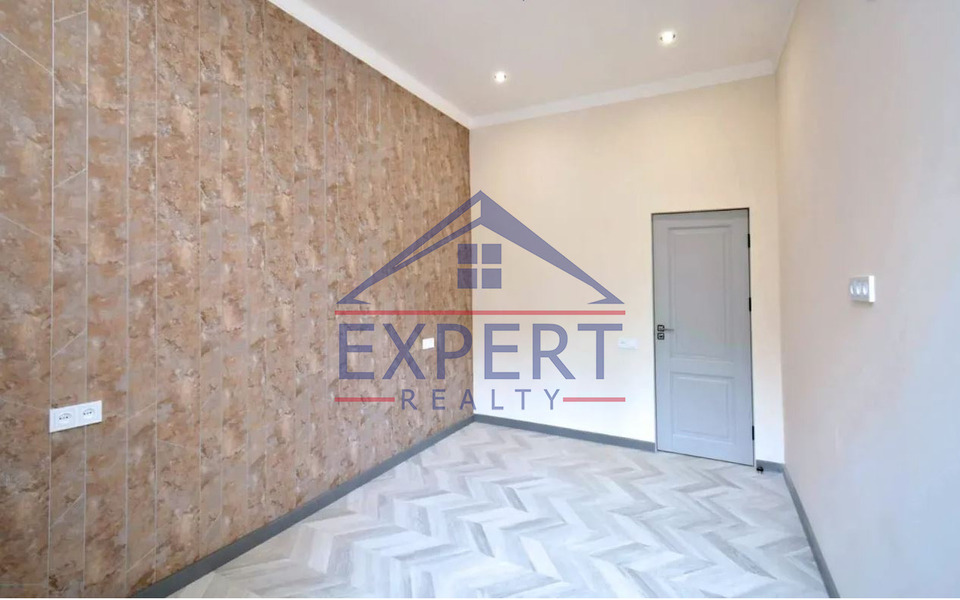 ԿԵՆՏՐՈՆ, ՊԱՐՈՆՅԱՆ ՓՈՂՈՑ, 3 ՍԵՆՅԱԿ