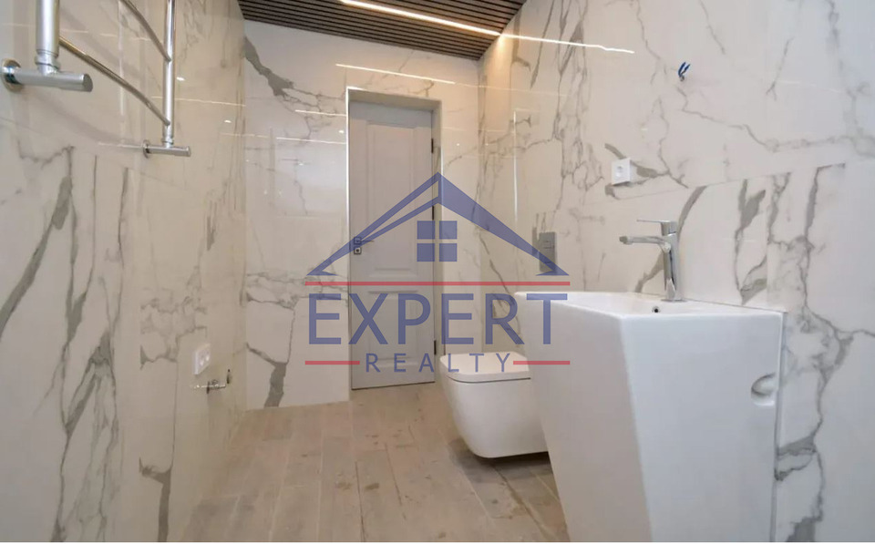 ԿԵՆՏՐՈՆ, ՊԱՐՈՆՅԱՆ ՓՈՂՈՑ, 3 ՍԵՆՅԱԿ