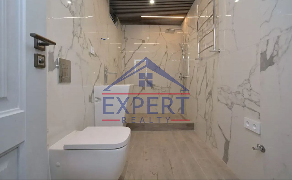 ԿԵՆՏՐՈՆ, ՊԱՐՈՆՅԱՆ ՓՈՂՈՑ, 3 ՍԵՆՅԱԿ