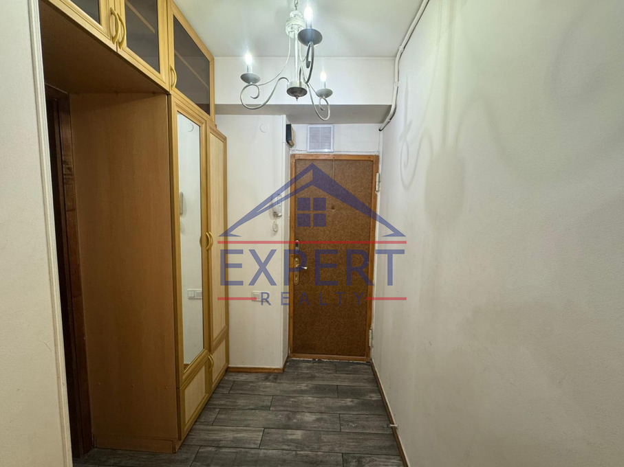 ԿԵՆՏՐՈՆ, ՄԱՇՏՈՑԻ ՊՈՂՈՏԱ, 3 ՍԵՆՅԱԿ