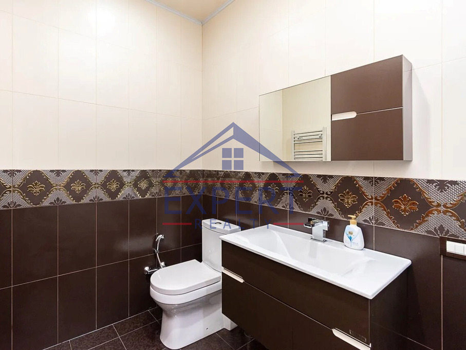 ԿԵՆՏՐՈՆ, ԱՐԱՄԻ ՓՈՂՈՑ, 4 ՍԵՆՅԱԿ