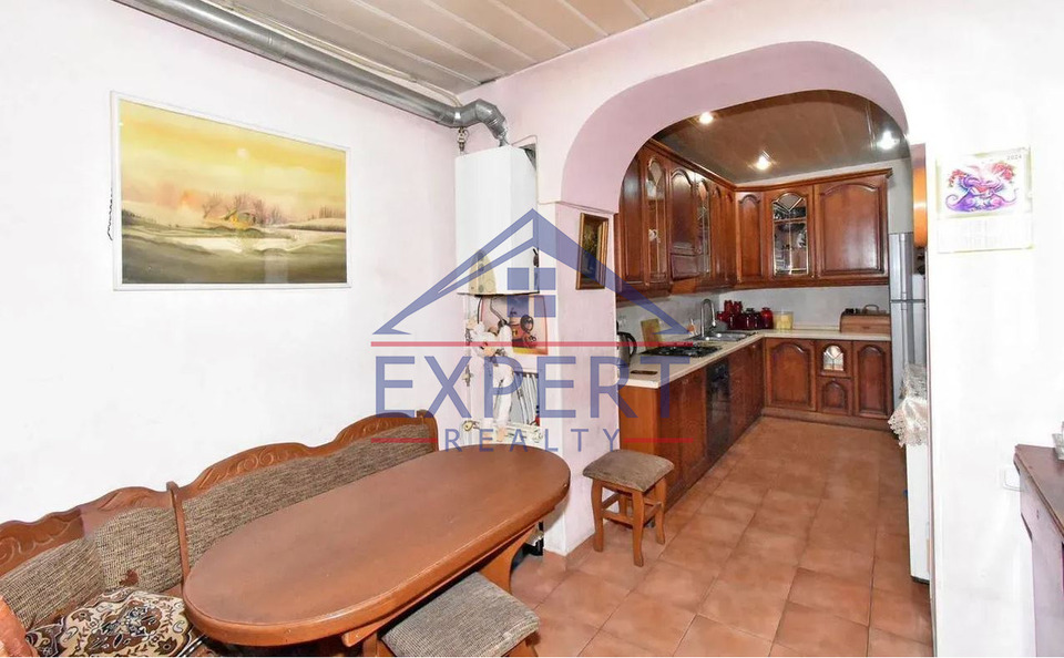 ԱՐԱԲԿԻՐ, ՄԱՄԻԿՈՆՅԱՆՑ ՓՈՂՈՑ, 2 ՍԵՆՅԱԿ