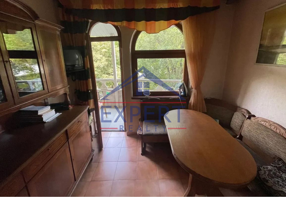 ԱՐԱԲԿԻՐ, ՄԱՄԻԿՈՆՅԱՆՑ ՓՈՂՈՑ, 2 ՍԵՆՅԱԿ